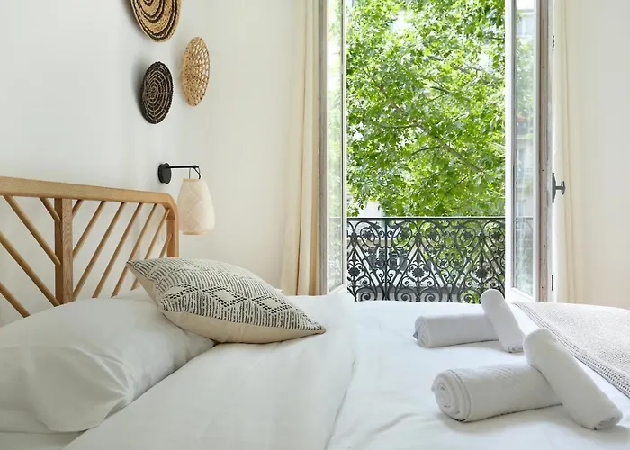 Apartment Center Of Paris By Studio Prestige
